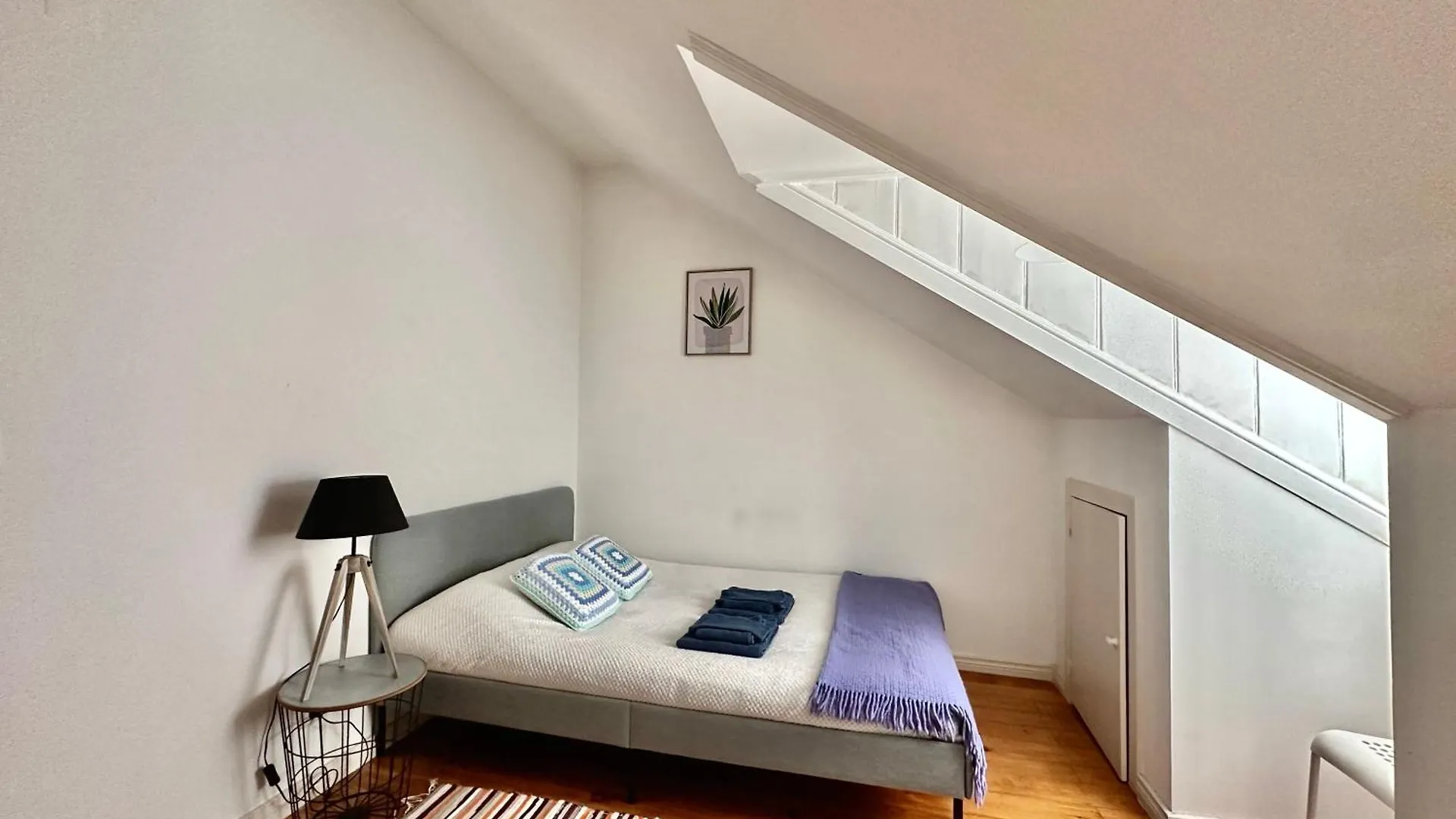 Alcantara 2 Bedrooms Apartment contacts